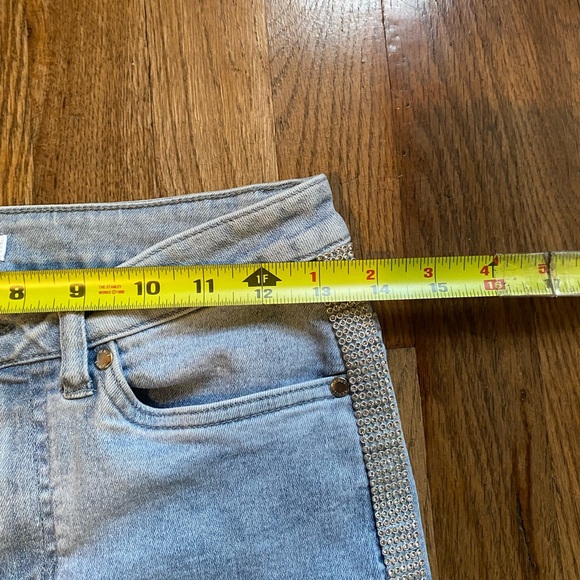 Stylish Light Wash Jeans with Fringe Hem Sparkles Venus Womens Size 4 Pants - Picture 9 of 9